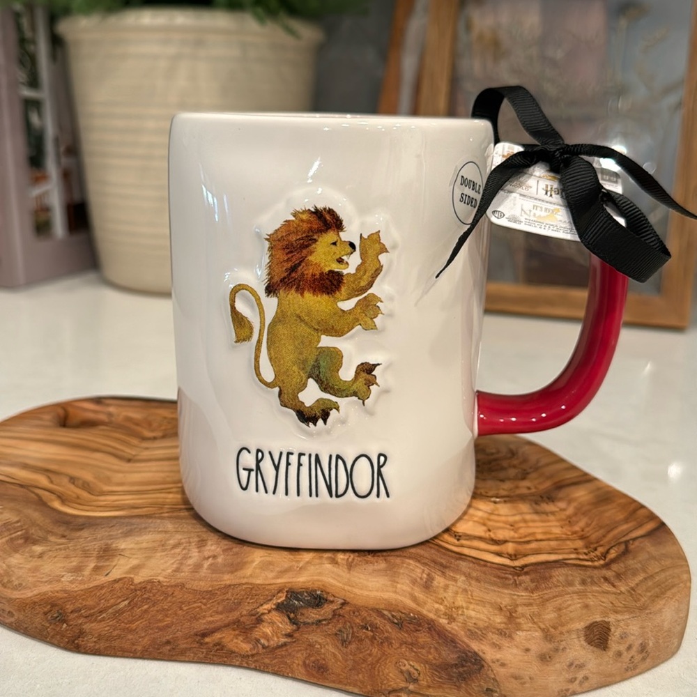 VIRAL Rae Dunn Halloween Release Harry Potter Gryffindor Mug